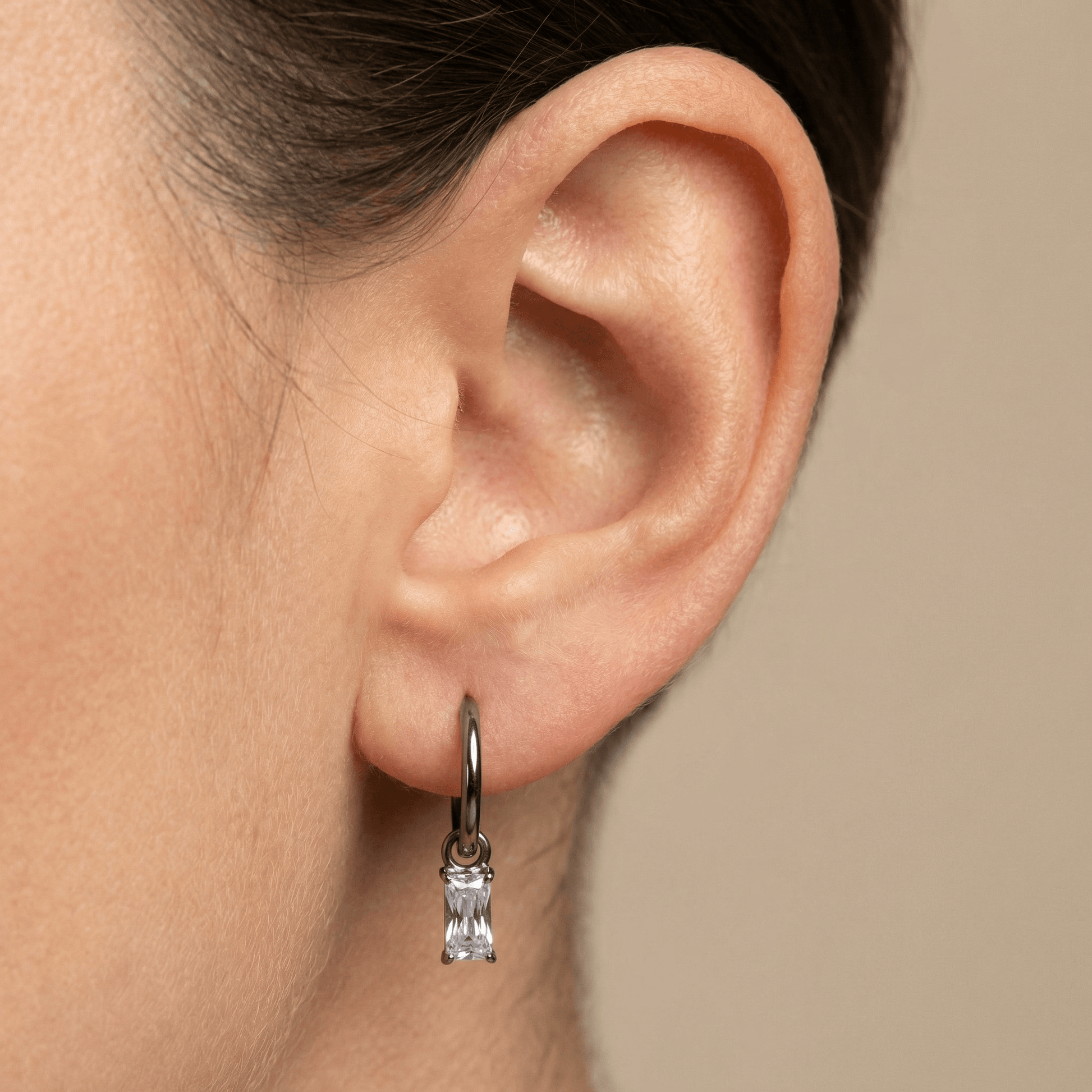 Baguette Front Helix Piercing - Silver titanium baguette zircon