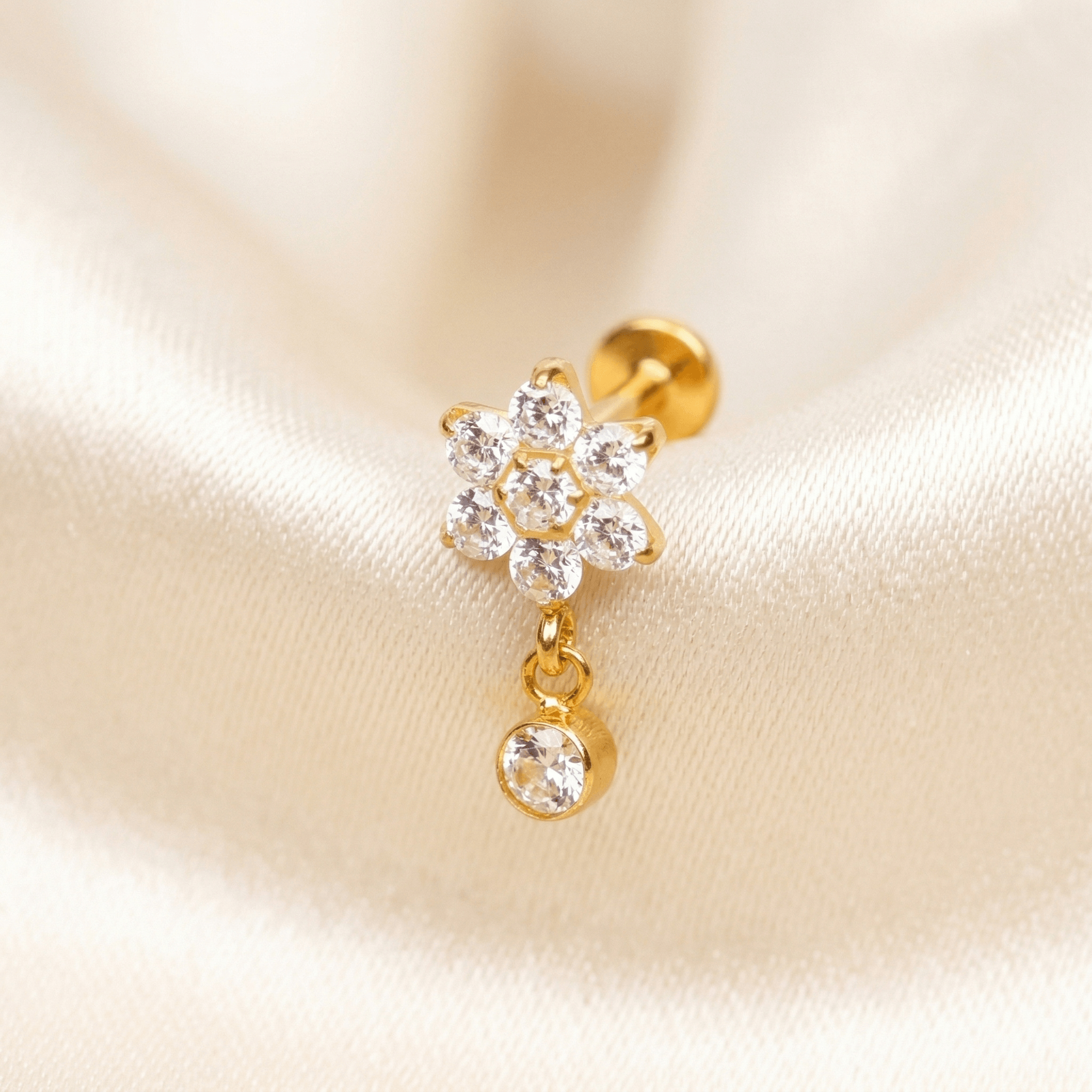 Daisy Front Helix Piercing - Gold daisy flower dangle
