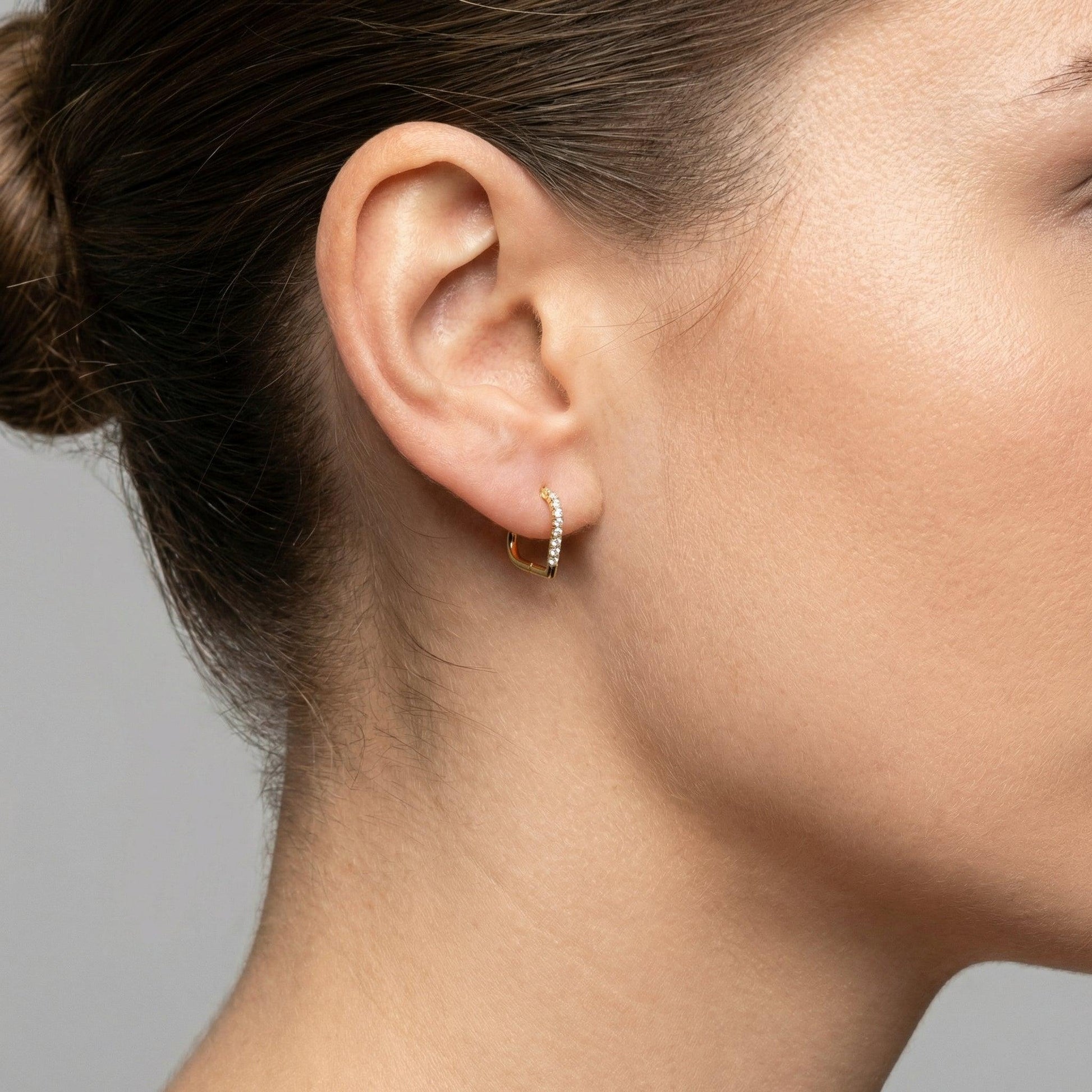 Heart Piercing In Septum - Gold heart shaped clicker