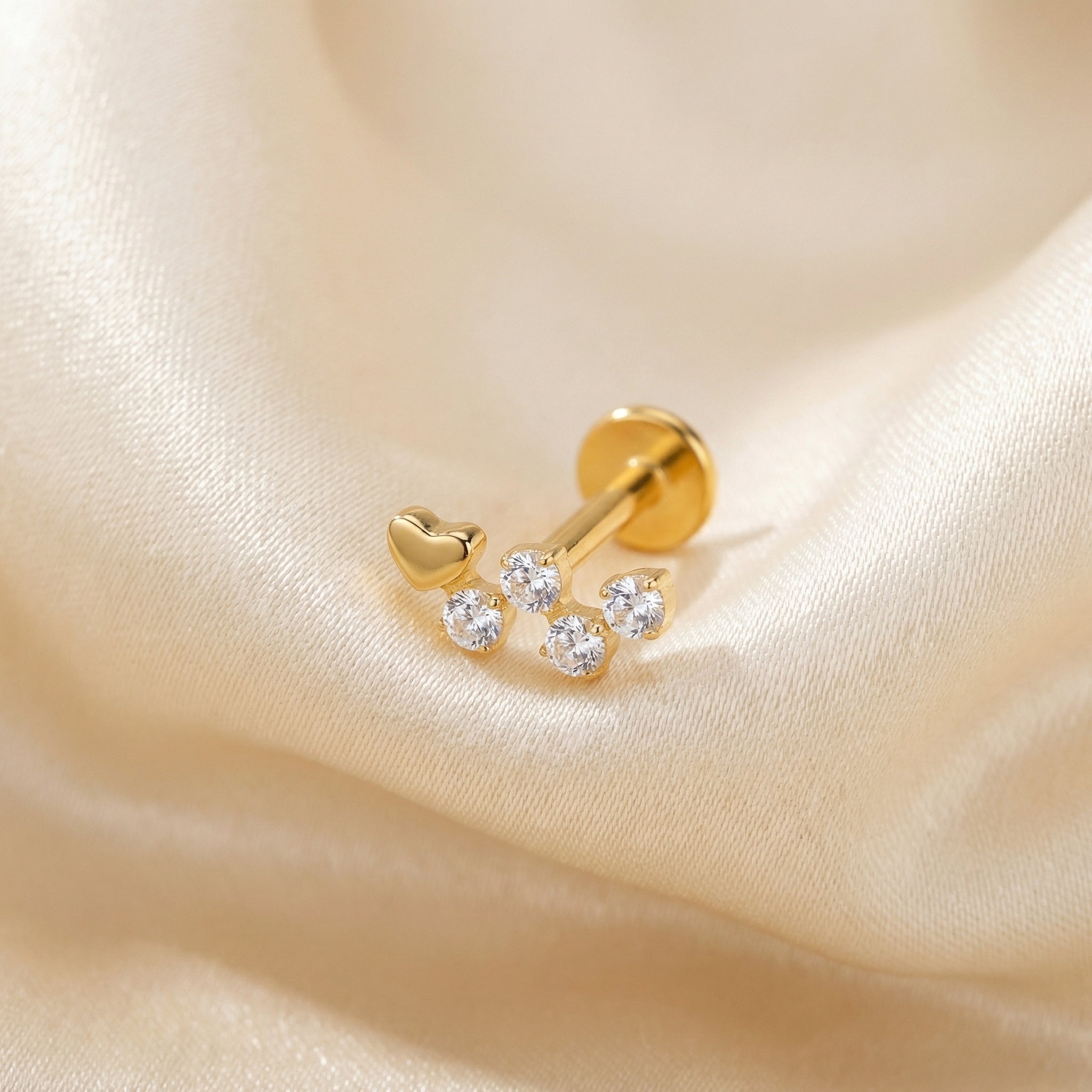 Heart Forward Helix Piercing - Gold heart cluster titanium