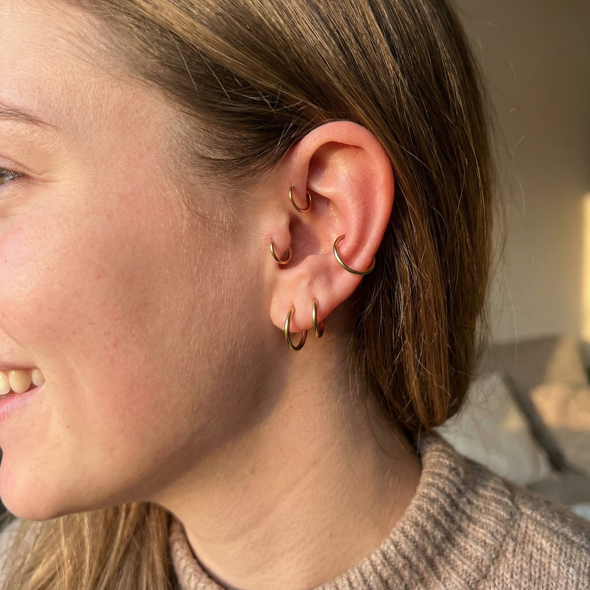 Minimalist Piercing In Septum - Model optical profile displaying