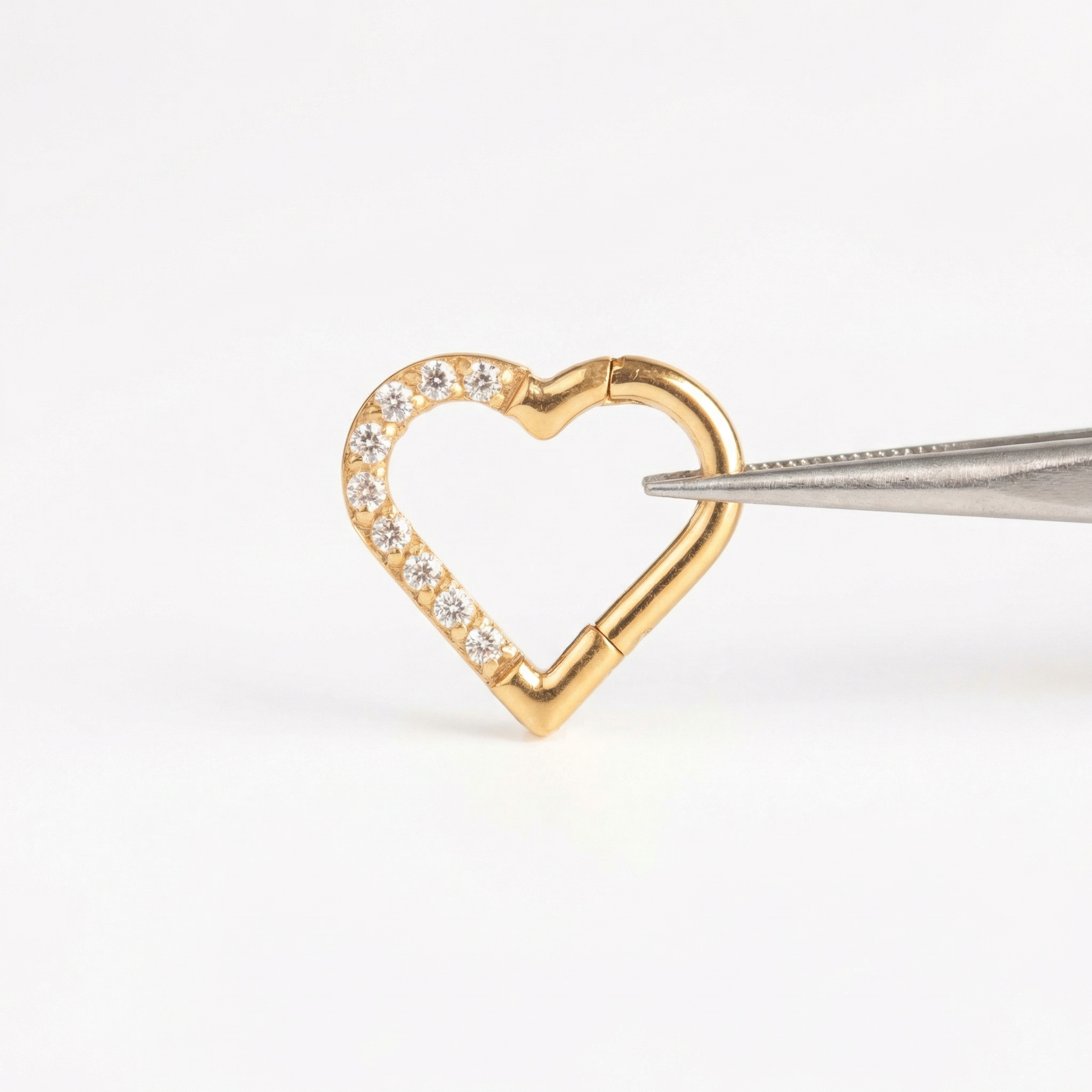 Romantic Piercing In Septum - Metal piercing tweezers opening