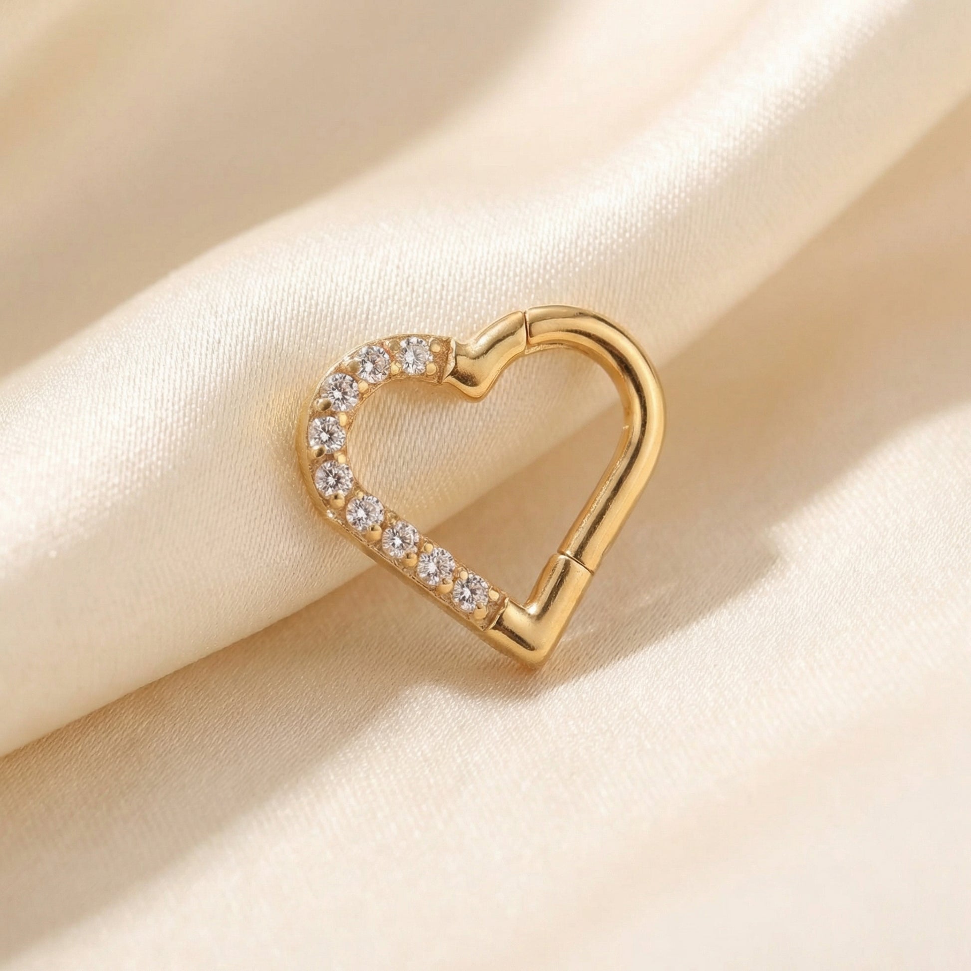 Romantic Piercing In Septum - Gold heart shaped zircon