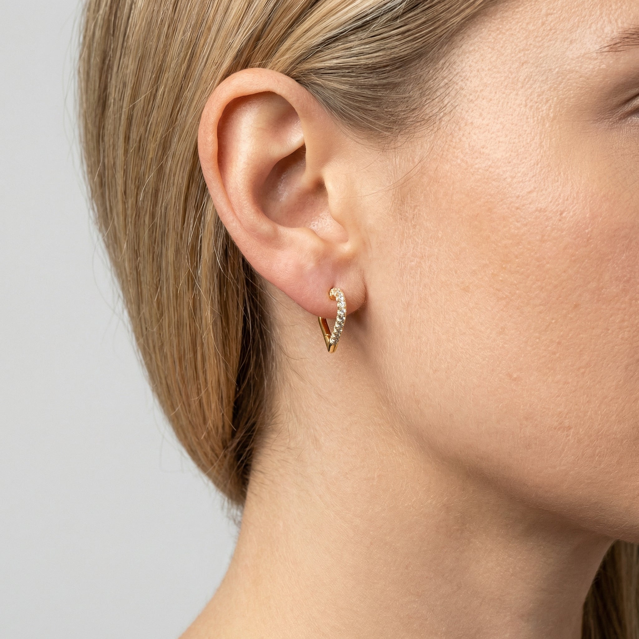 Romantic Piercing In Septum - Gold heart shaped hoop