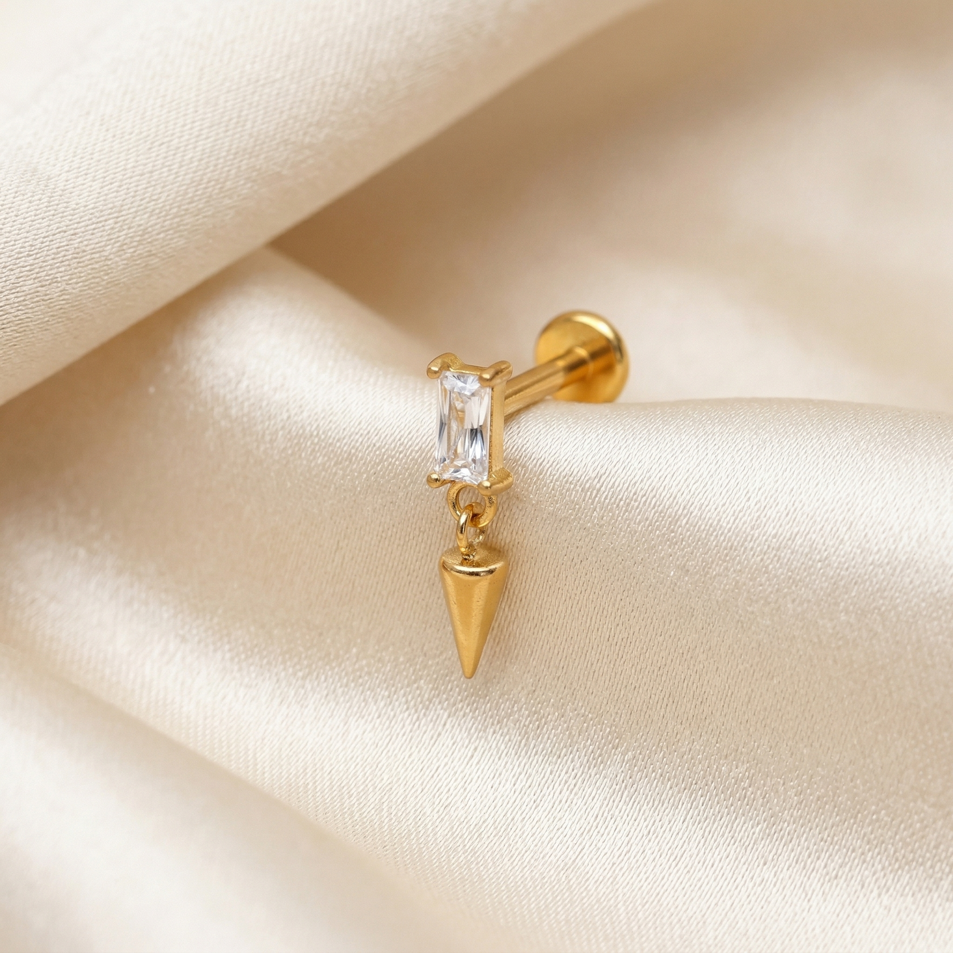 Spike Front Helix Piercing - Gold edgy cartilage resting