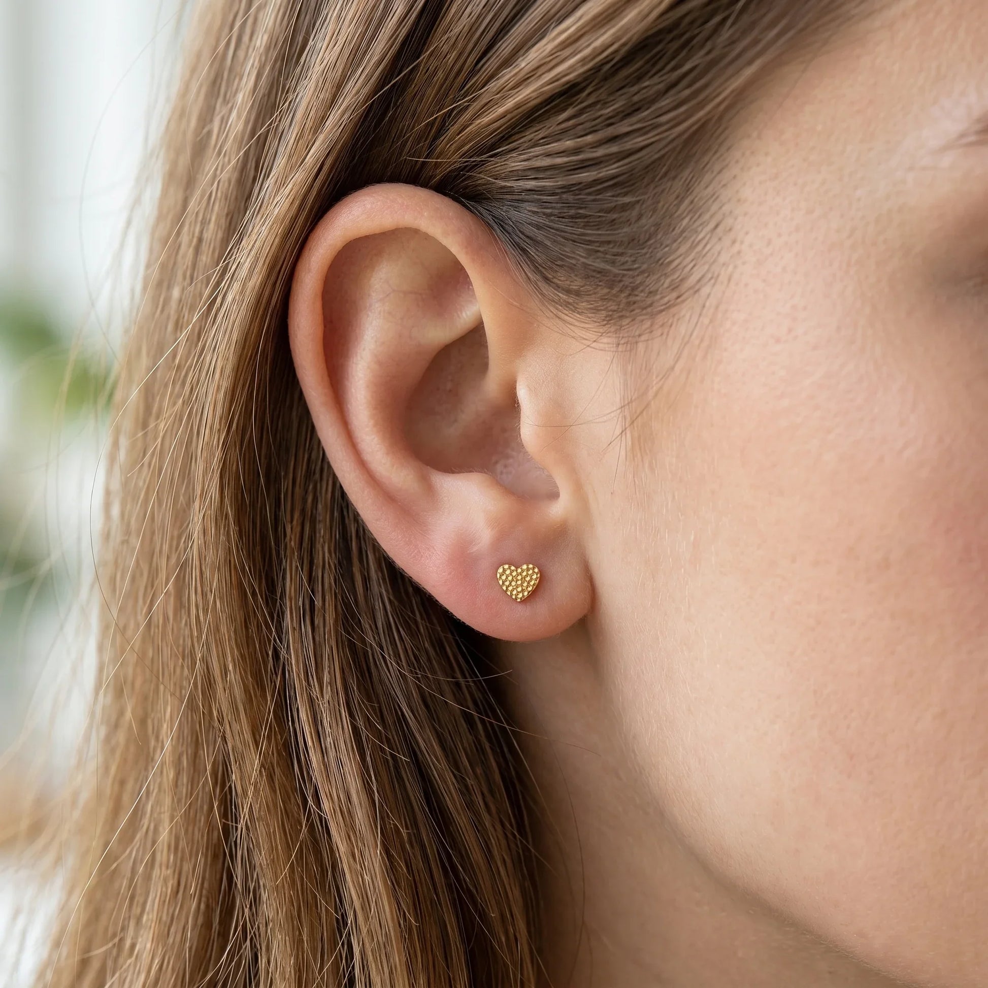 Gold 16g faux piercing worn gracefully in a standard .