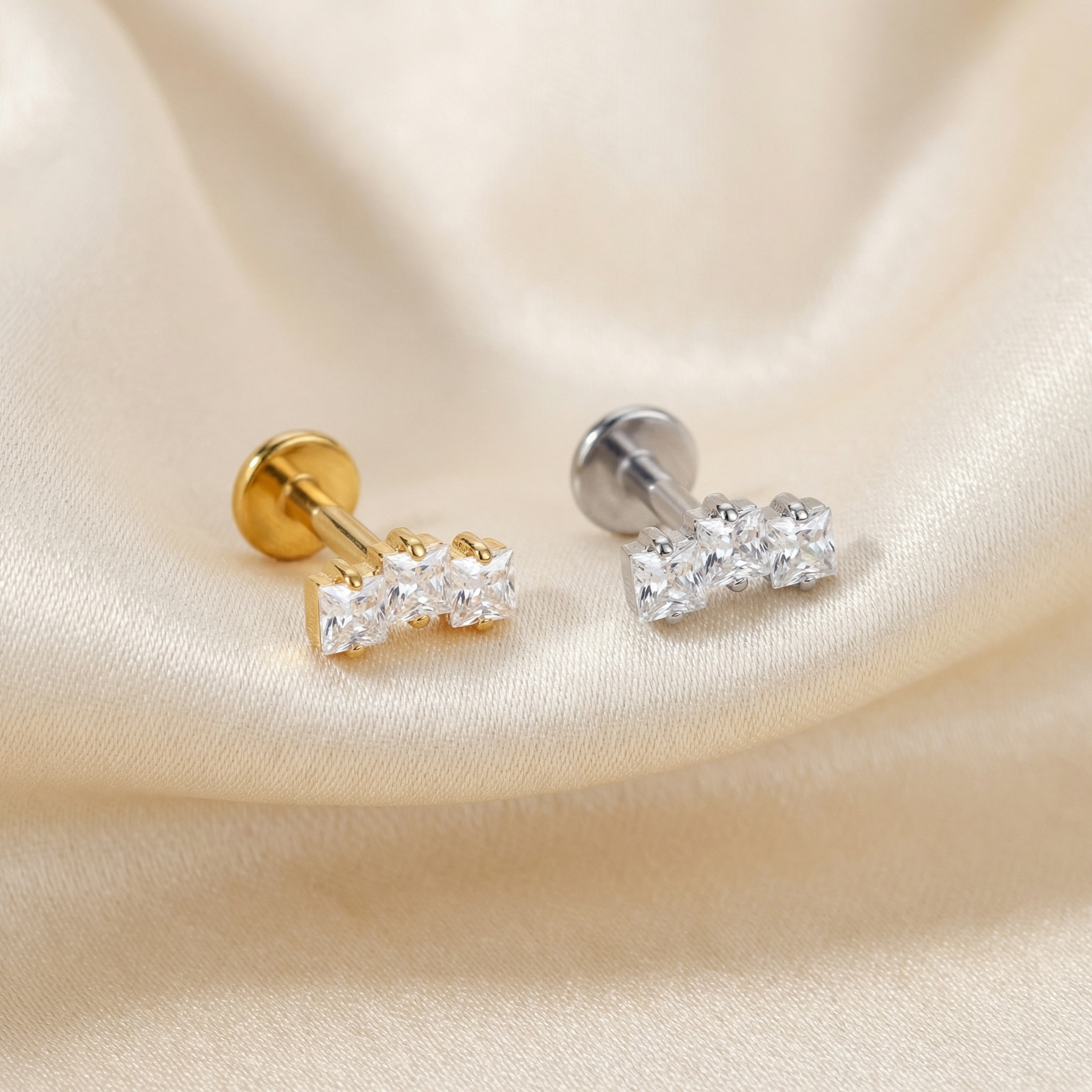 Zircon Helix Ear Piercing - Gold and silver minimalist