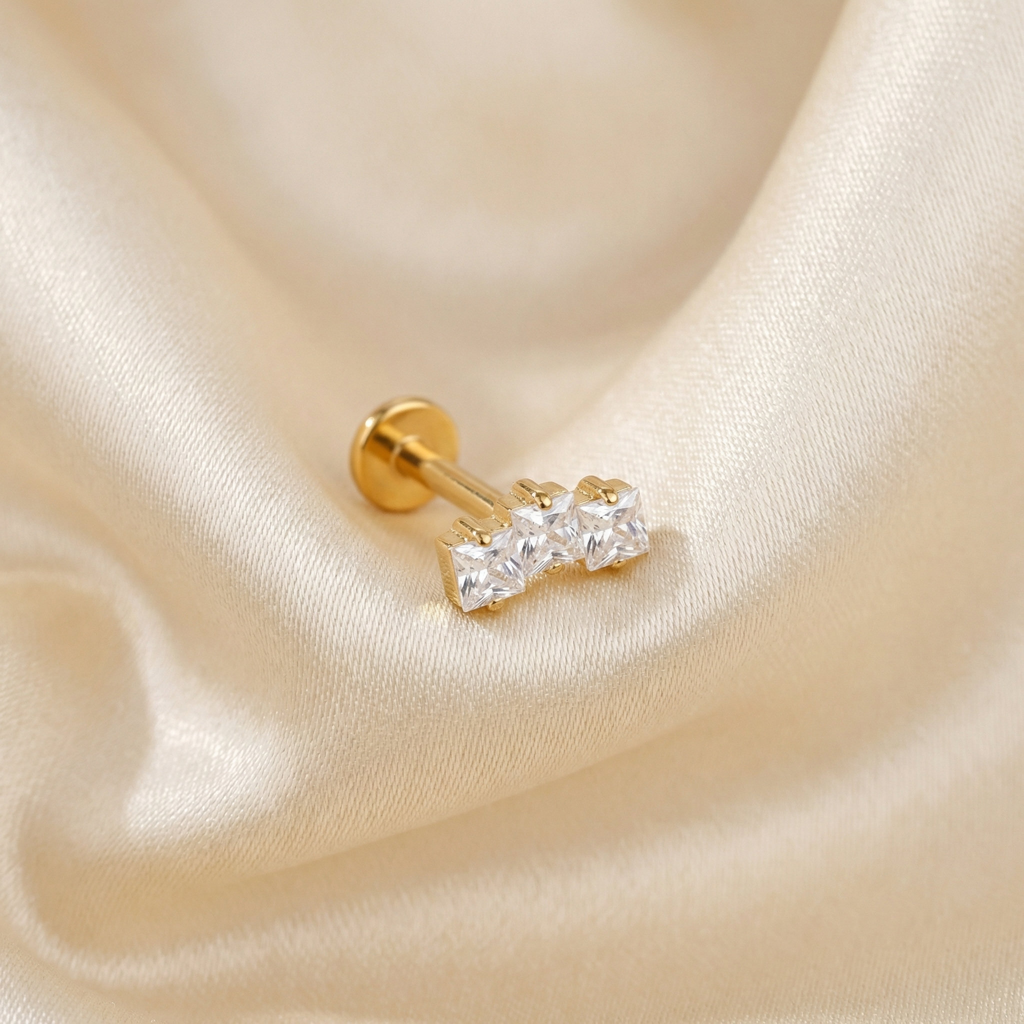 Zircon Helix Ear Piercing - Gold triple zircon titanium